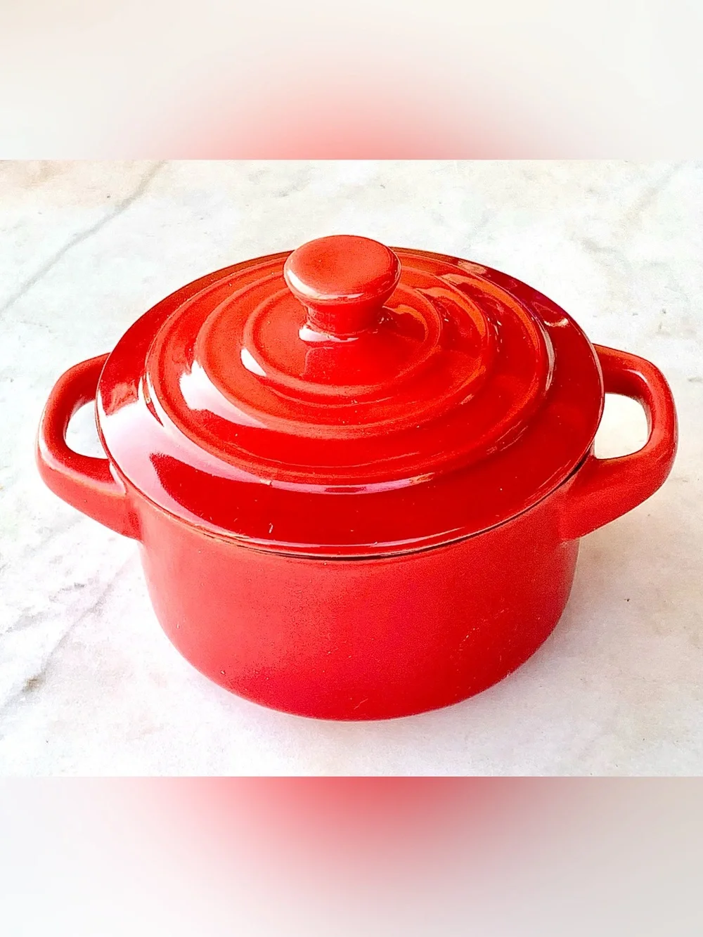 TABLE FASHION MINI COCOTTE CERAMIC STONEWARE RED BLACK 4 INCH BY 2 INCH NEW